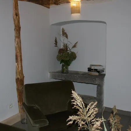 Alojamento de Acomodação e Pequeno-almoço Maison Georges Couthon 3*