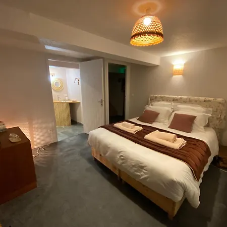 Maison Georges Couthon לינה וארוחת בוקר